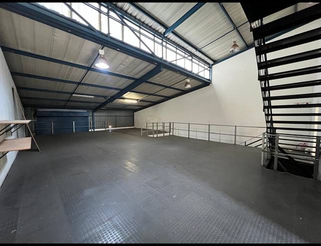430M² WAREHOUSE TO LET IN STRIJDOMPARK